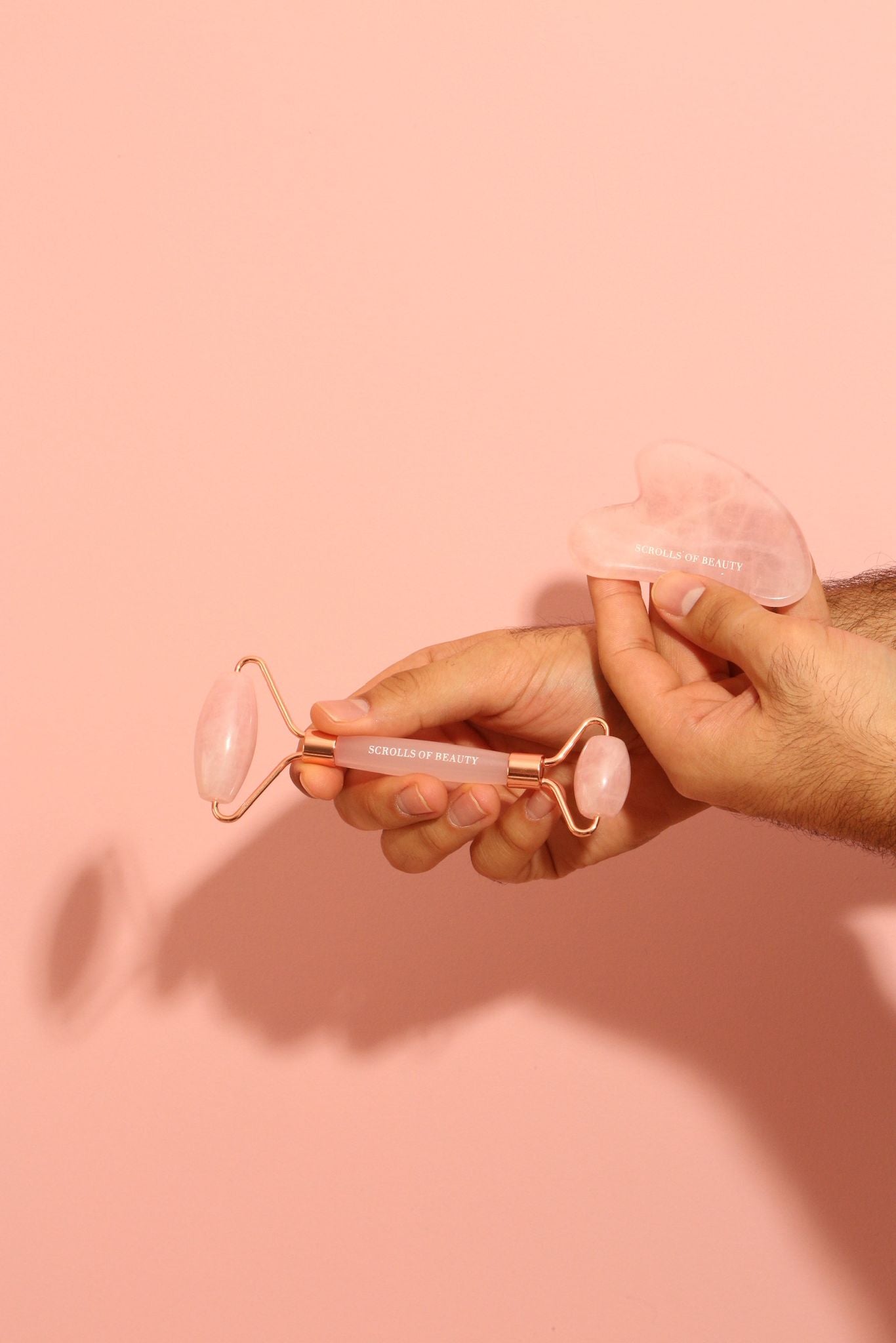 غواشا واسطوانة الوجه | Rose Quartz Gua Sha & Facial Roller